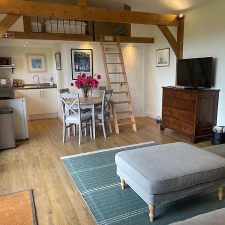 Stunning Cabin With Incredible Views Near Goodwood Rogate Exterior photo