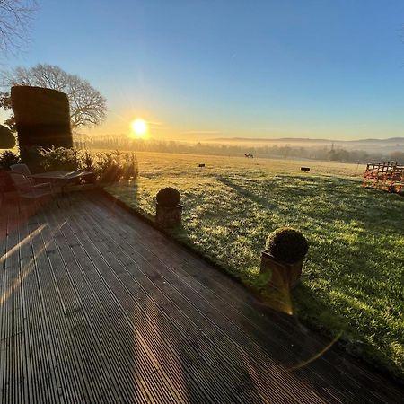 Stunning Cabin With Incredible Views Near Goodwood Rogate Exterior photo