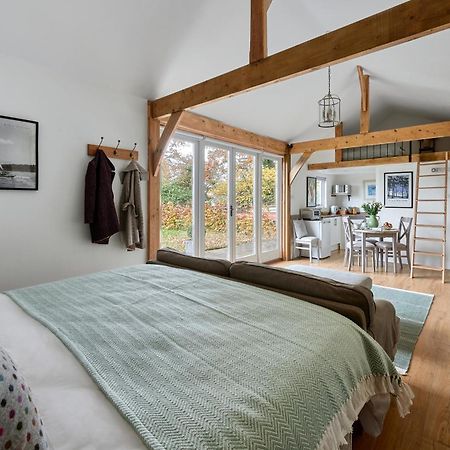 Stunning Cabin With Incredible Views Near Goodwood Rogate Exterior photo