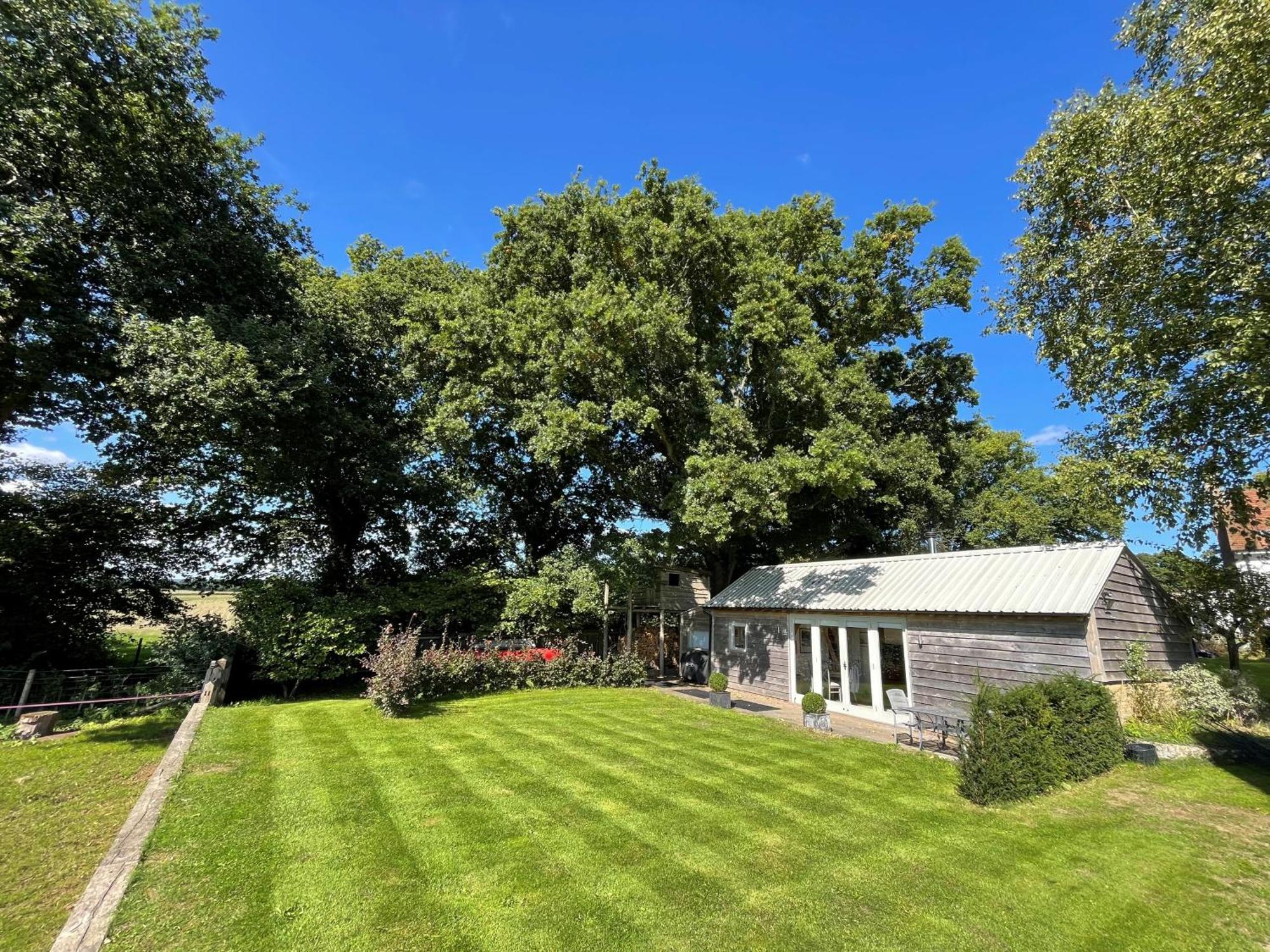 Stunning Cabin With Incredible Views Near Goodwood Rogate Exterior photo